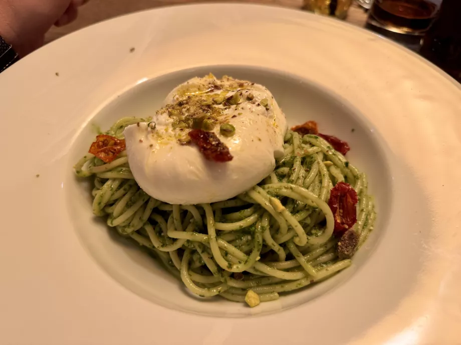 Spaghetti mit Burrata