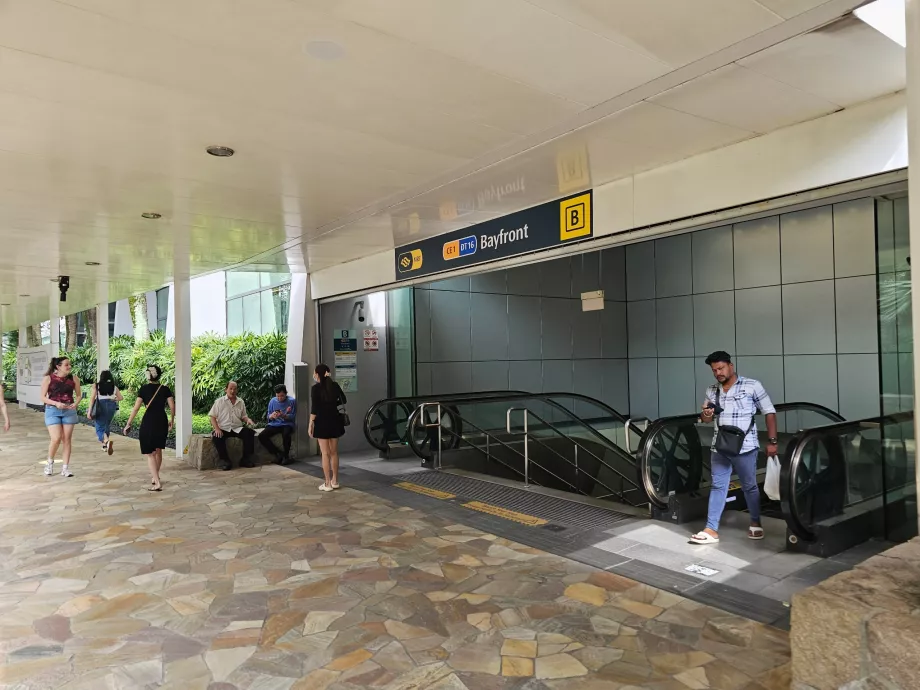 U-Bahn-Station Bayfront in der Nähe des Hotels