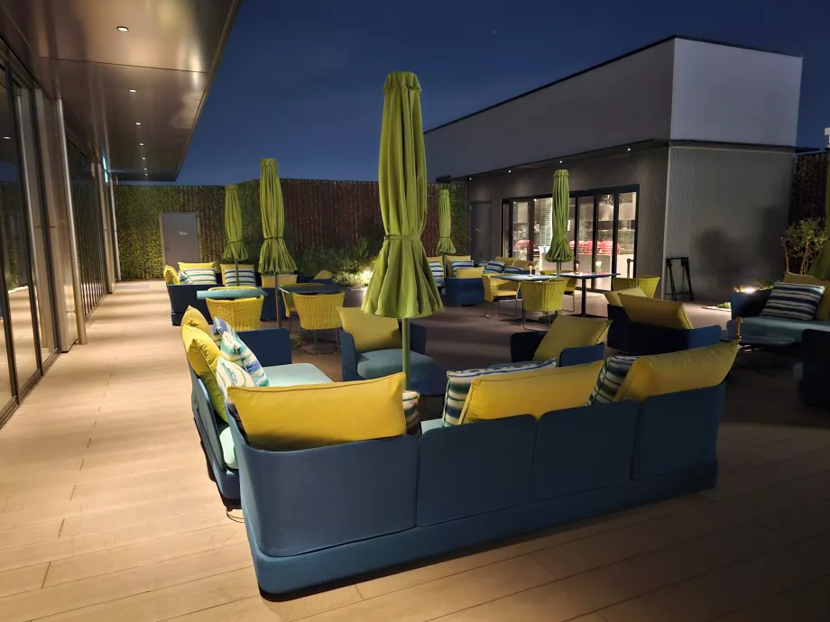 Außenterrasse des Restaurants Gallery 11