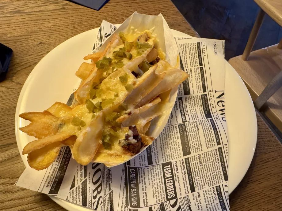 Steak-Pommes mit Käse und Speck