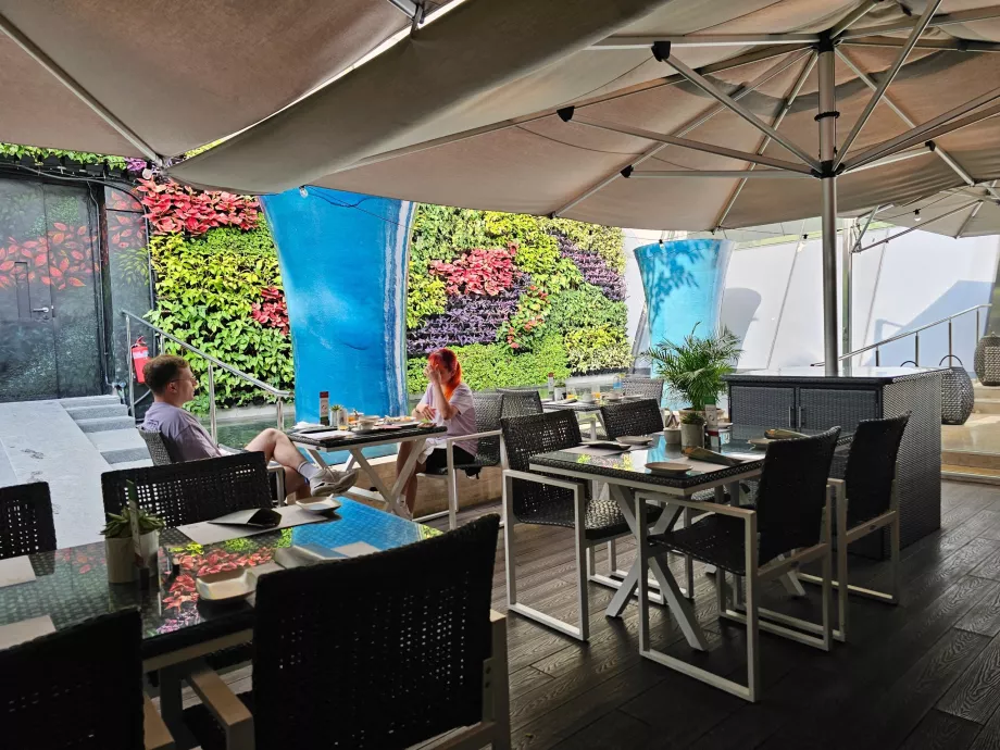 Frühstück im Restaurant Rise