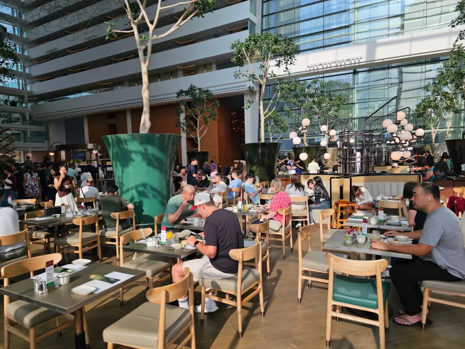 Frühstück im Restaurant Rise