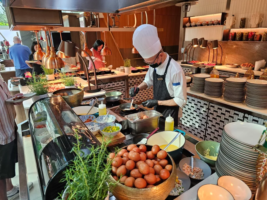 Frühstück im Restaurant Rise