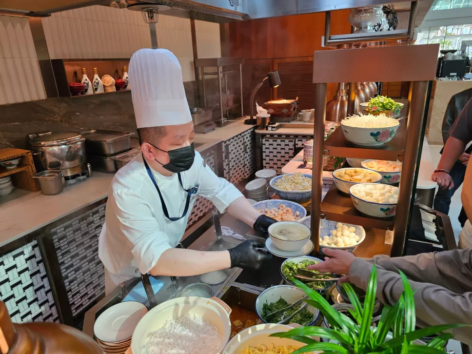 Frühstück im Restaurant Rise