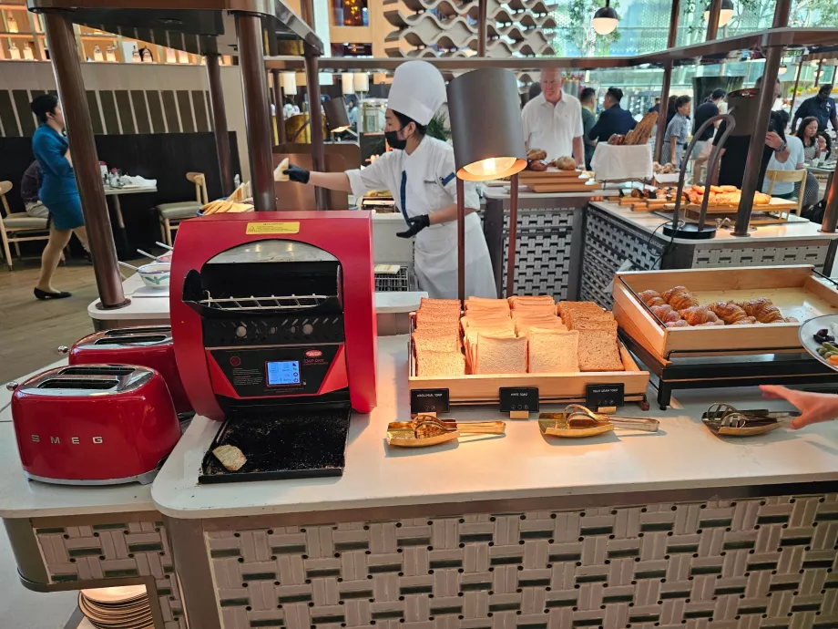 Frühstück im Restaurant Rise