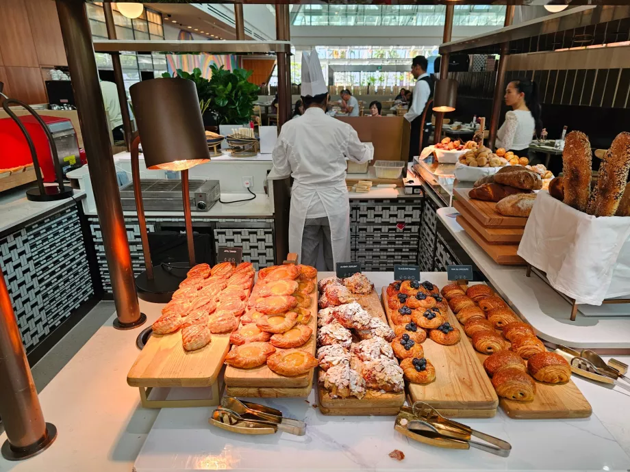 Frühstück im Restaurant Rise