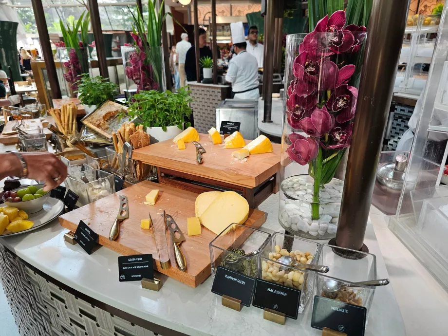 Frühstück im Restaurant Rise