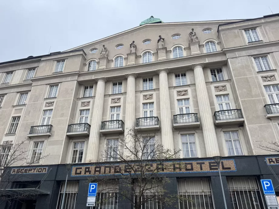 Das Hotelgebäude