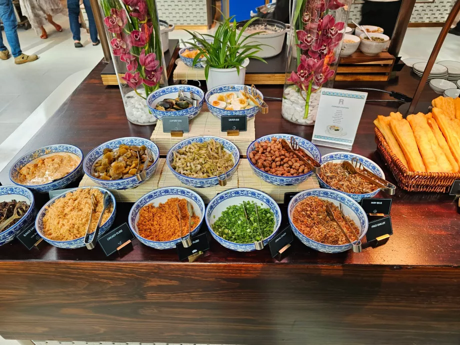 Frühstück im Restaurant Rise