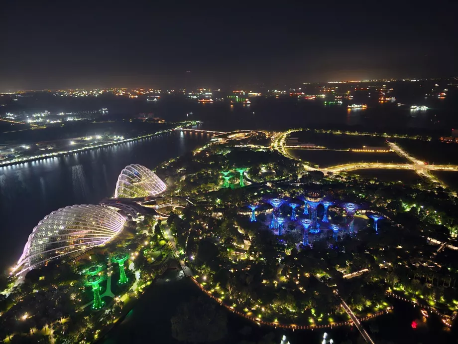 Nachtansicht der Gardens by the Bay