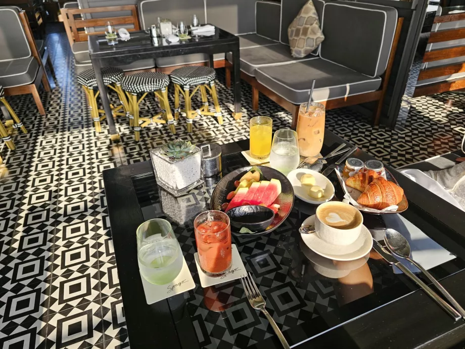 Frühstück in der Spago Bar