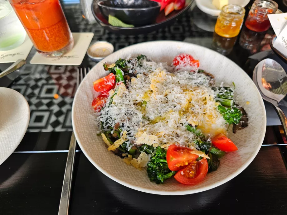 Frühstück in der Spago Bar