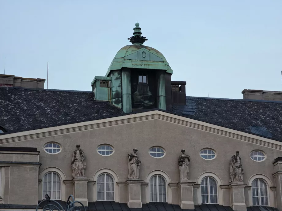 Die Onyx Tower Suite befindet sich in und unter diesem Turm