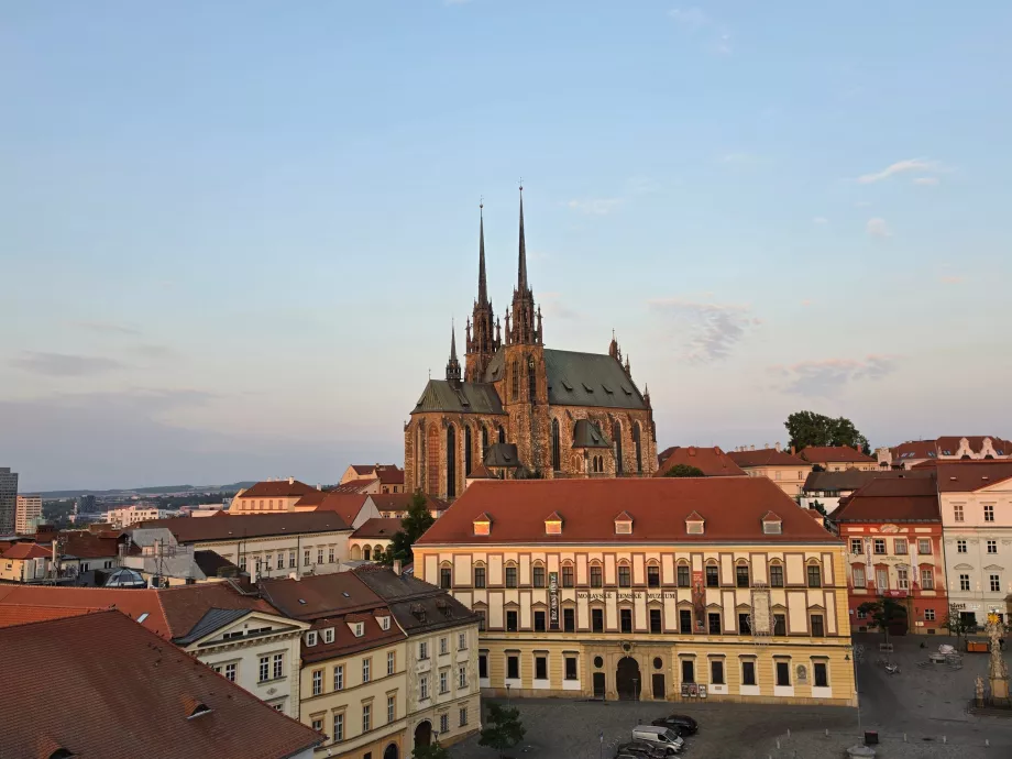 Der Petersdom bei Sonnenaufgang