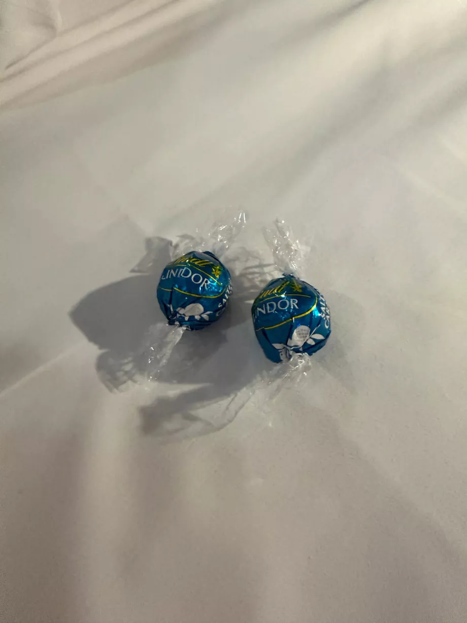 Lindor-Pralinen, serviert zum Abendtee