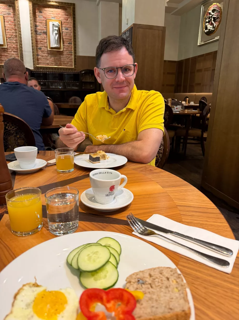 Ich frühstücke im Grandezza Hotel
