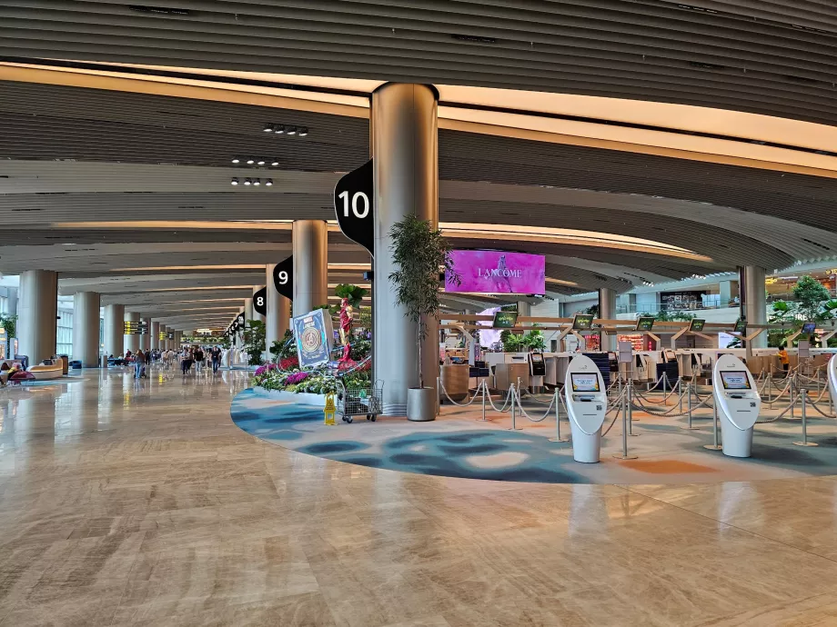 Terminal 2, Check-in-Schalter