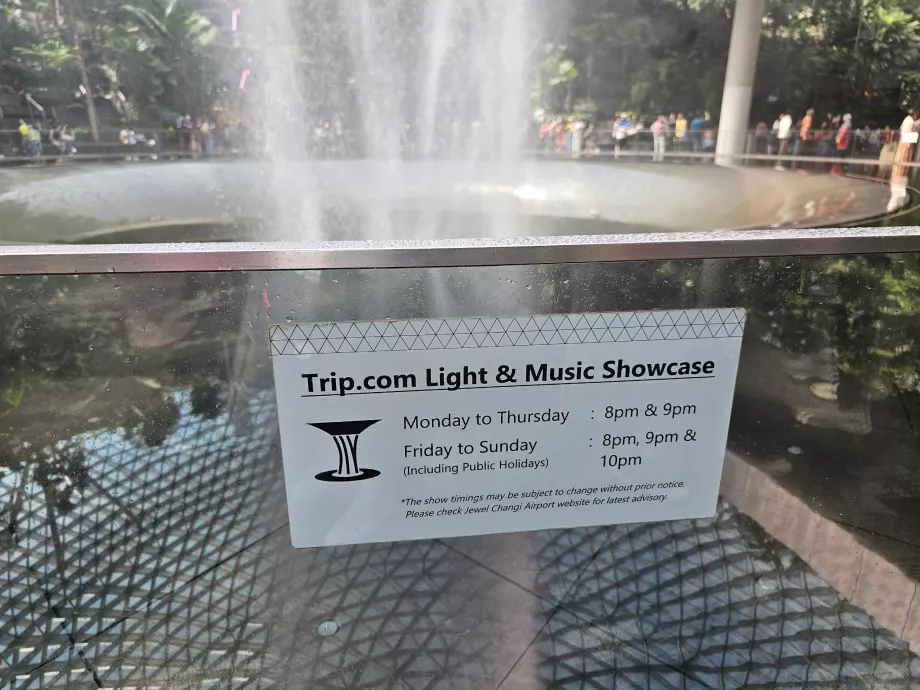 Lichtshowzeiten am Wasserfall in Jewel