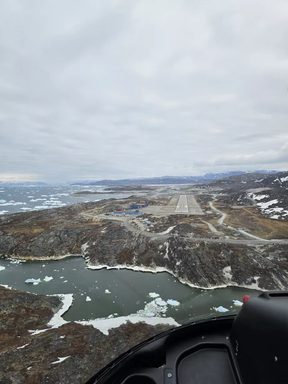 Hubschrauberlandung auf dem Flughafen Ilulissat