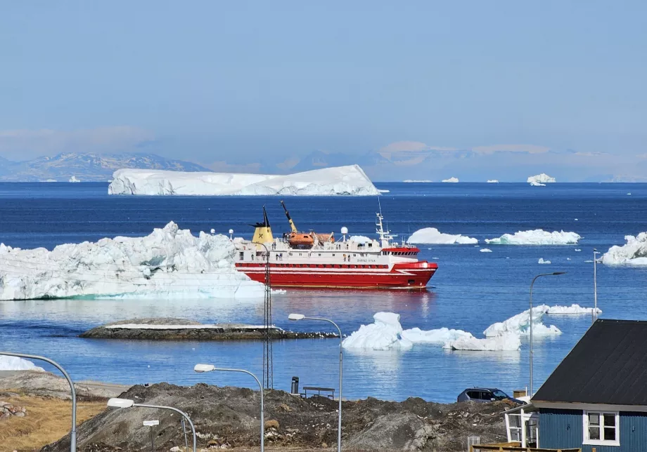 Ankunft der Fähre in Ilulissat