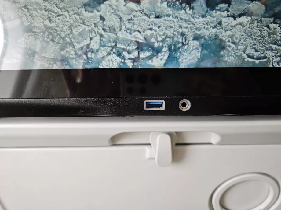 Aufladen über USB-Anschluss