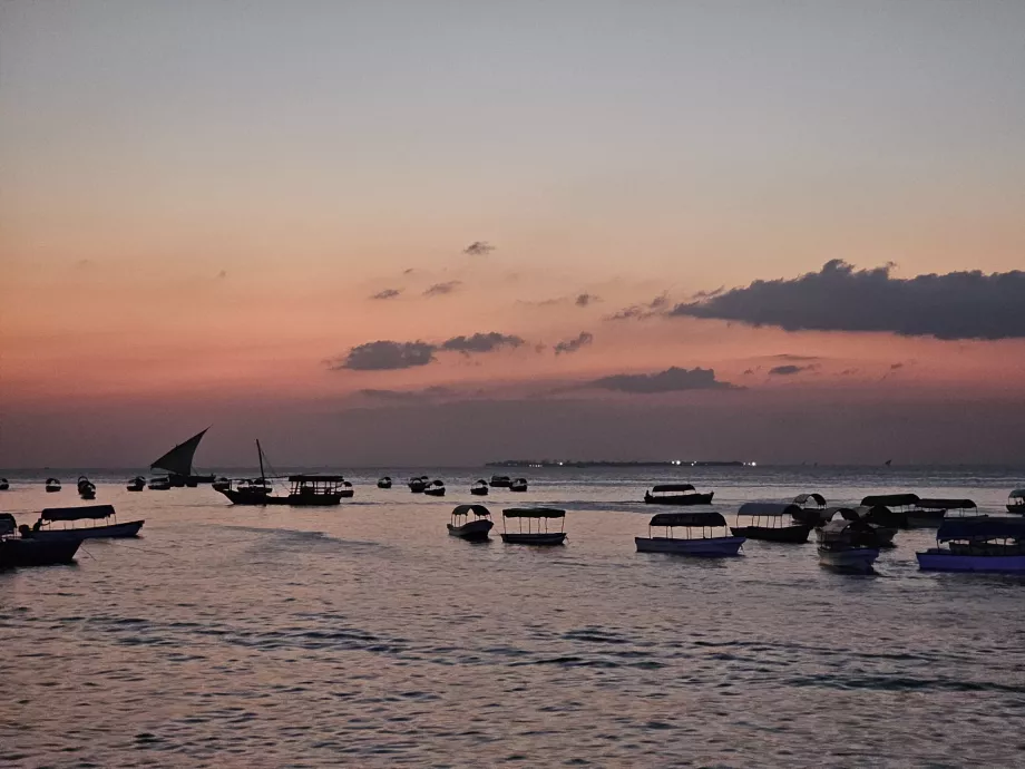 Sonnenuntergang von der Forodhani-Promenade