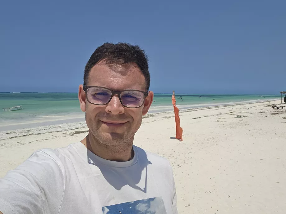Ich am Strand von Pwani-Mchangani