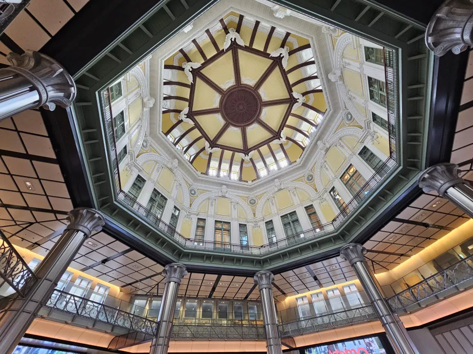 Tokyo Station - Innenansicht eines historischen Gebäudes
