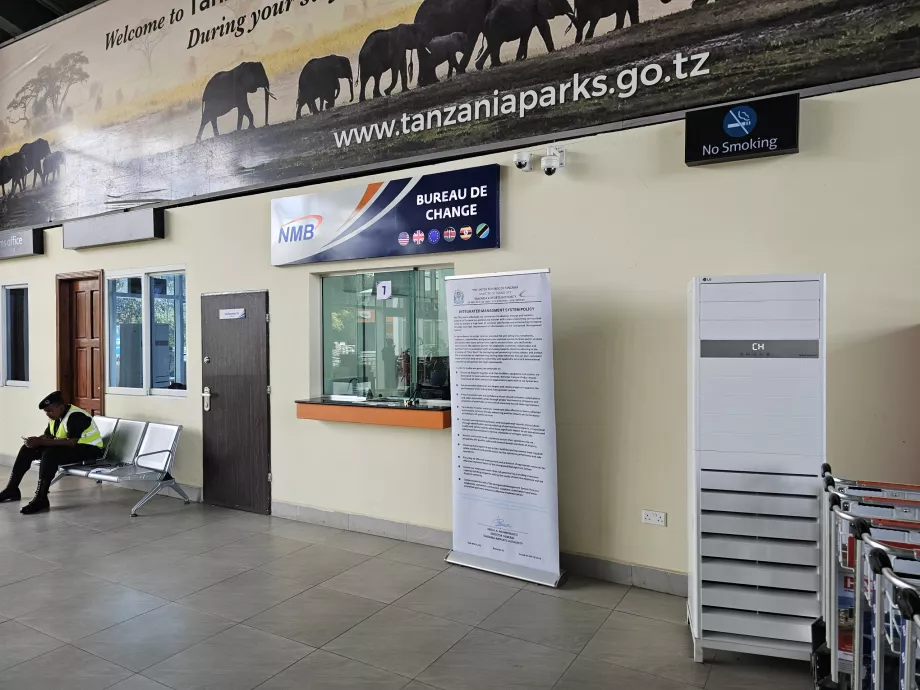 Wechselstube in der Ankunftshalle