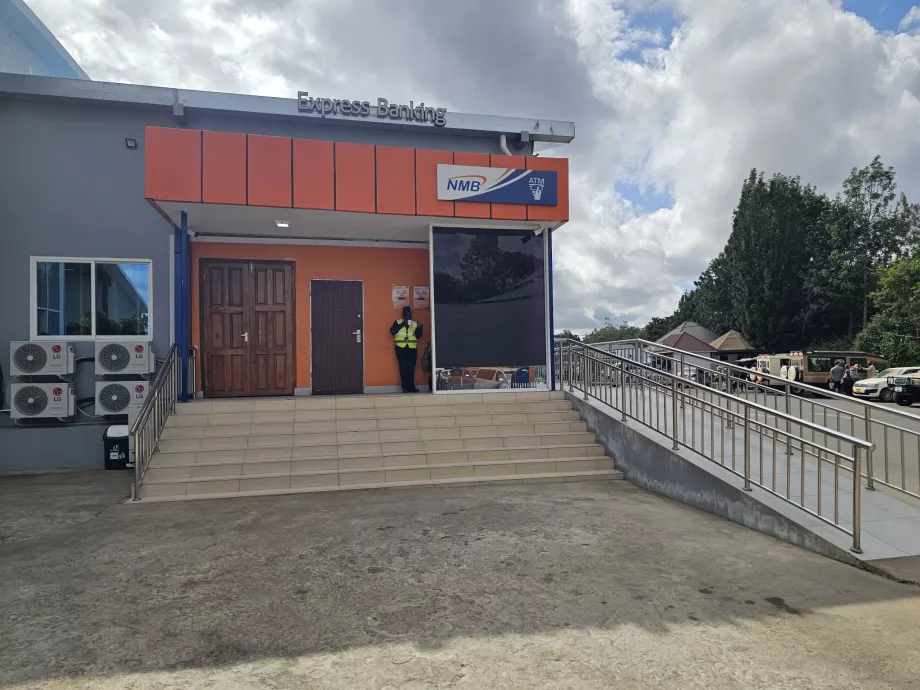 ATM zwischen Ankunfts- und Abflughalle