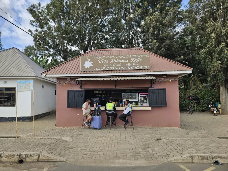 Billiges Café vor der Abflughalle