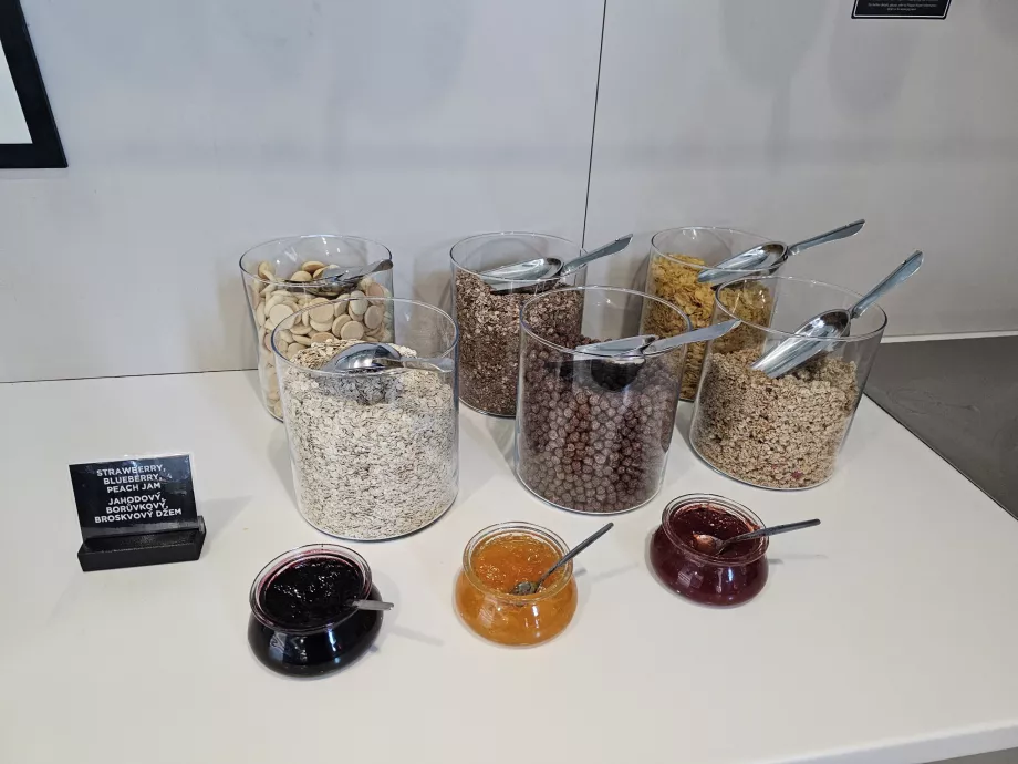 Müsli, Granola und Konfitüren