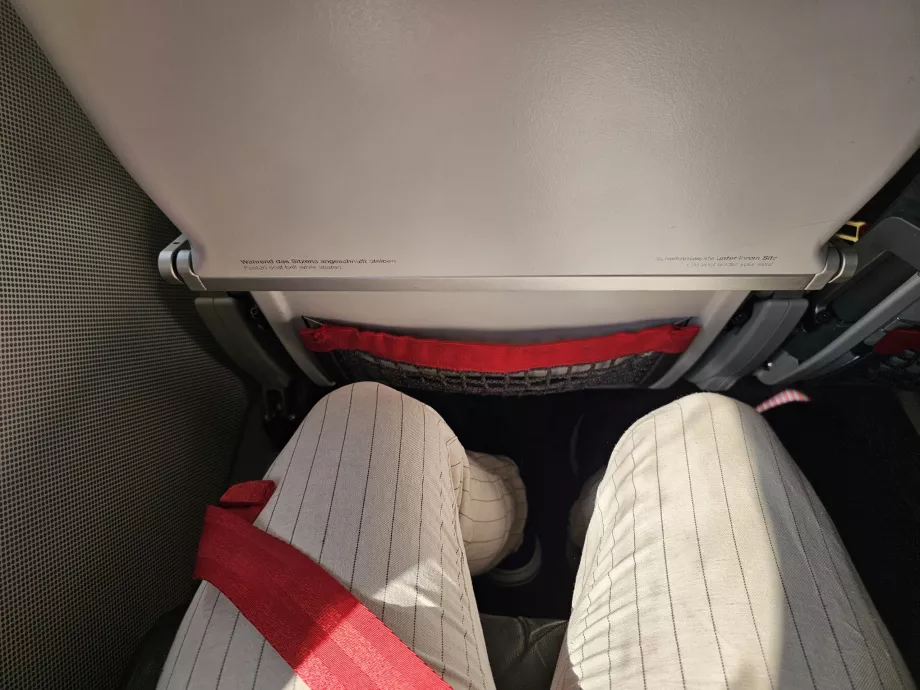 Beinfreiheit in der Embraer E190