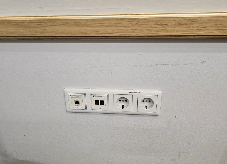 Steckdosen zum Laden von Elektronik