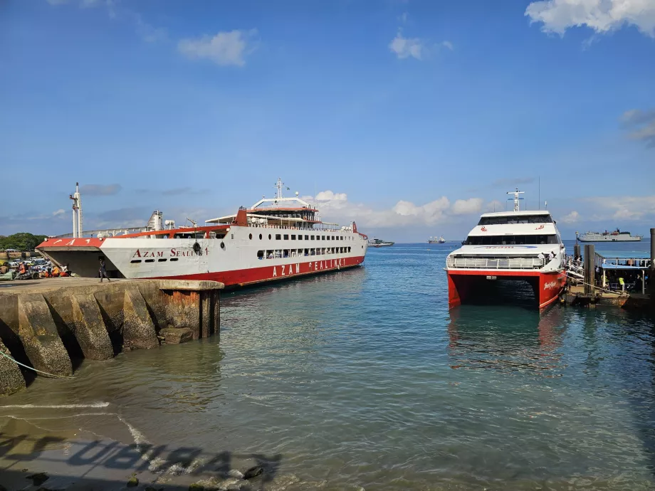 Azam Marine Schiffe