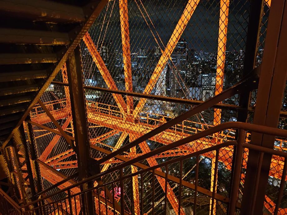 Der Weg die Treppe hinunter