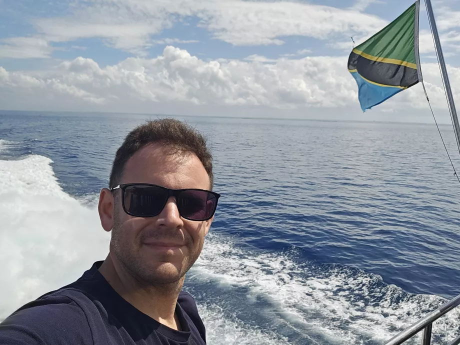 Ich auf der Fähre von Sansibar nach Dar es Salaam
