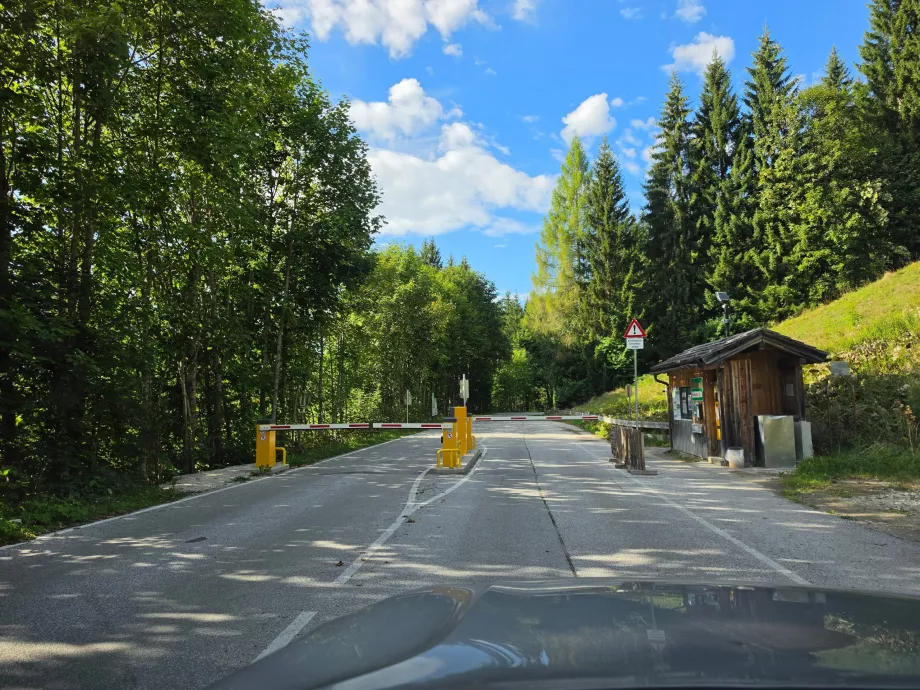 Mautstelle auf dem Weg hinunter