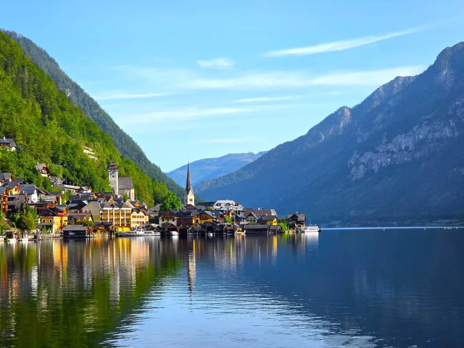 Blick auf Hallstatt von der Bushaltestelle „Lahn“ aus