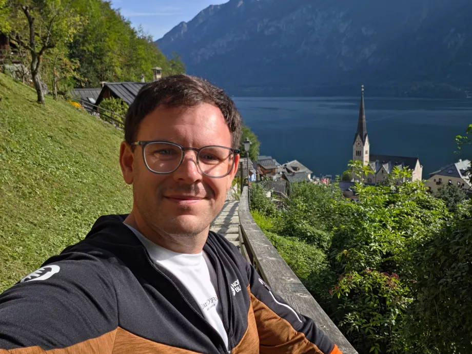 Ich vor der Kulisse von Hallstatt