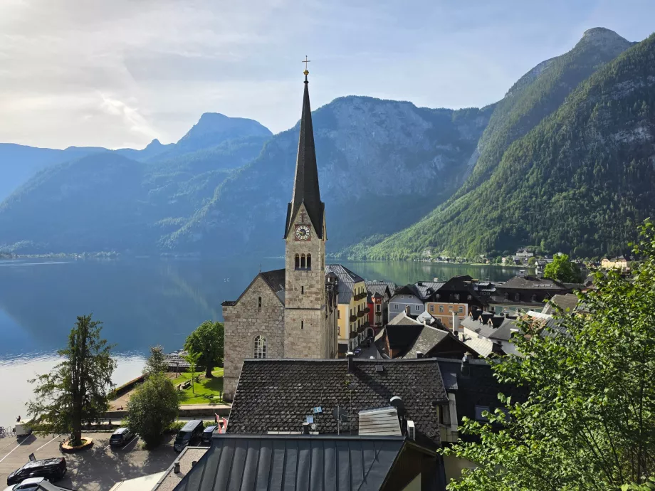 Blick auf Hallstatt von der katholischen Kirche aus