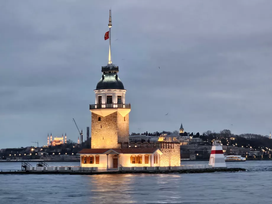 Maiden Tower am frühen Abend