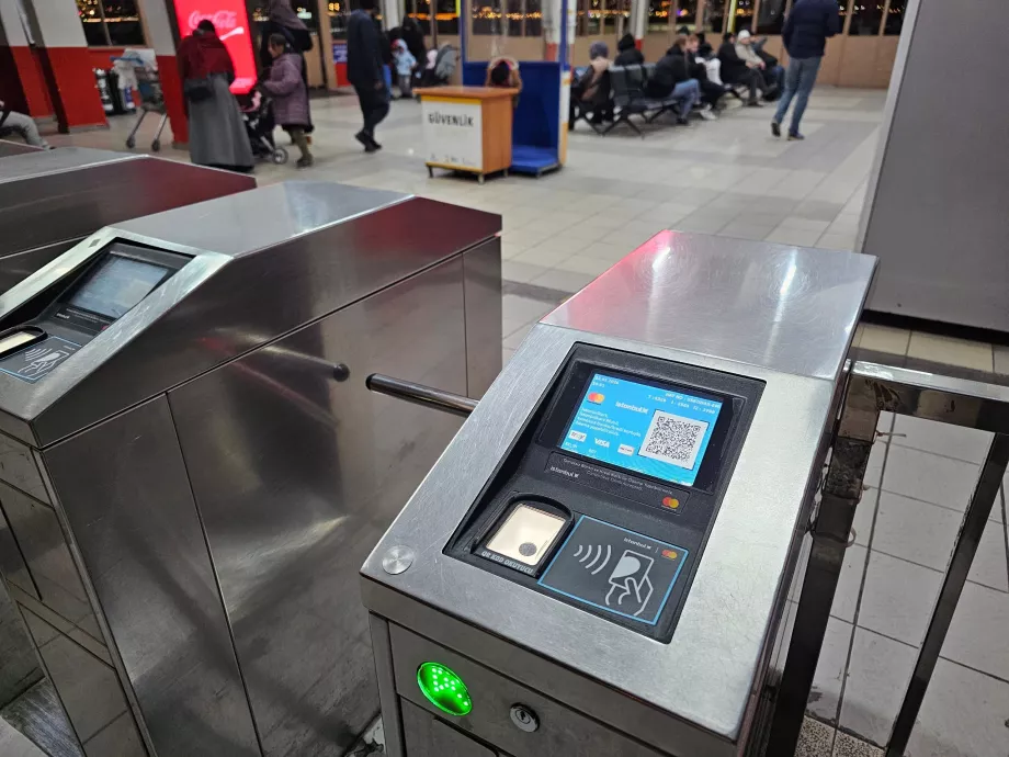 Zahlung mit Karte oder Istanbulkart auf Fähren