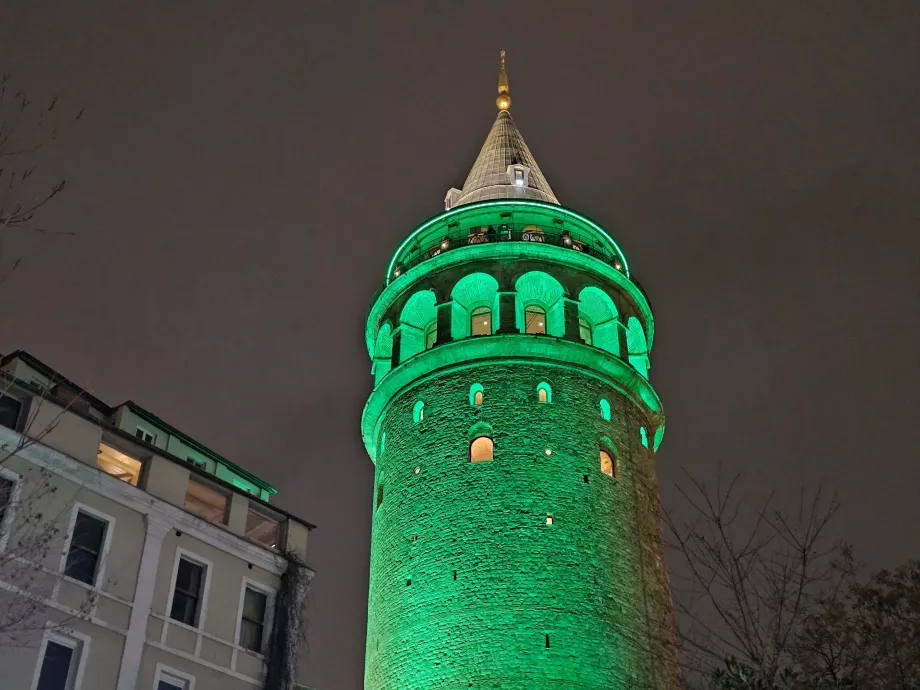 Galata-Turm in der Dunkelheit