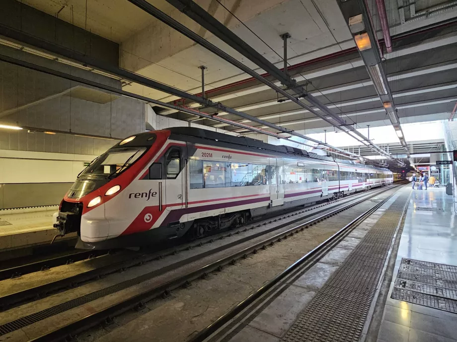 Zug am Flughafen Málaga