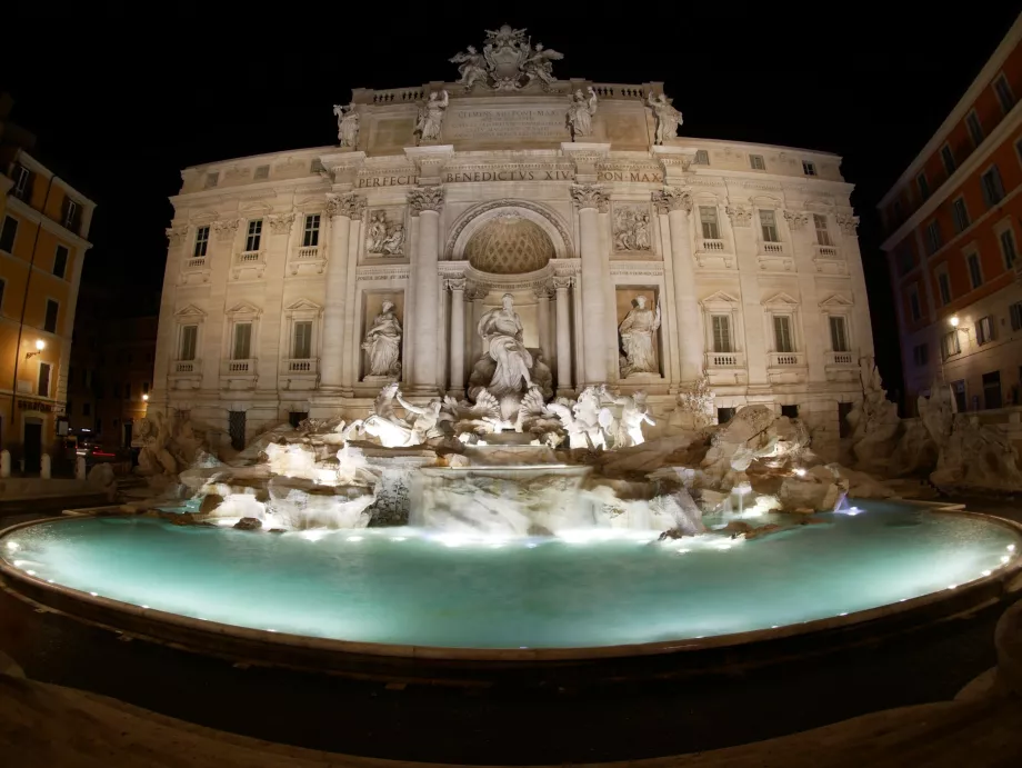 Trevi-Brunnen bei Nacht