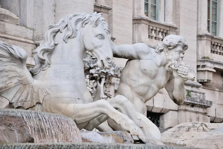 Statue auf dem Trevi-Brunnen
