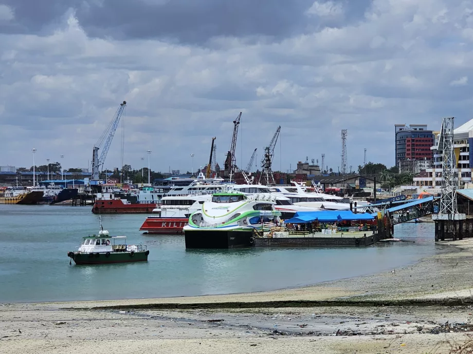 Hafen von Dar es Salaam