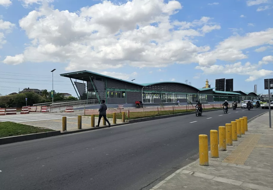 UDART-Bushaltestelle an der Hauptstraße