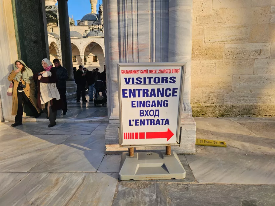 Blaue Moschee, Eingang für Touristen